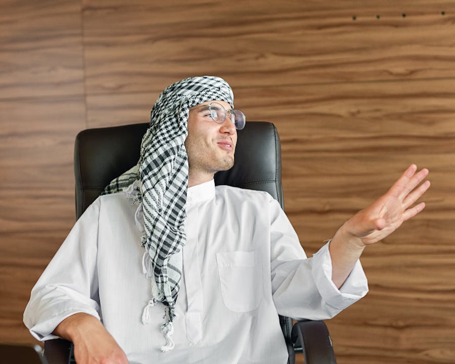 صورة تمثيلية لصاحب مشروع مطعم عربي